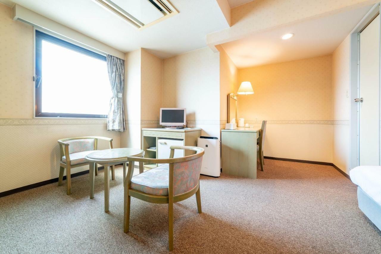 Oyo Business Hotel Nishiura Yokkaichi Exteriör bild
