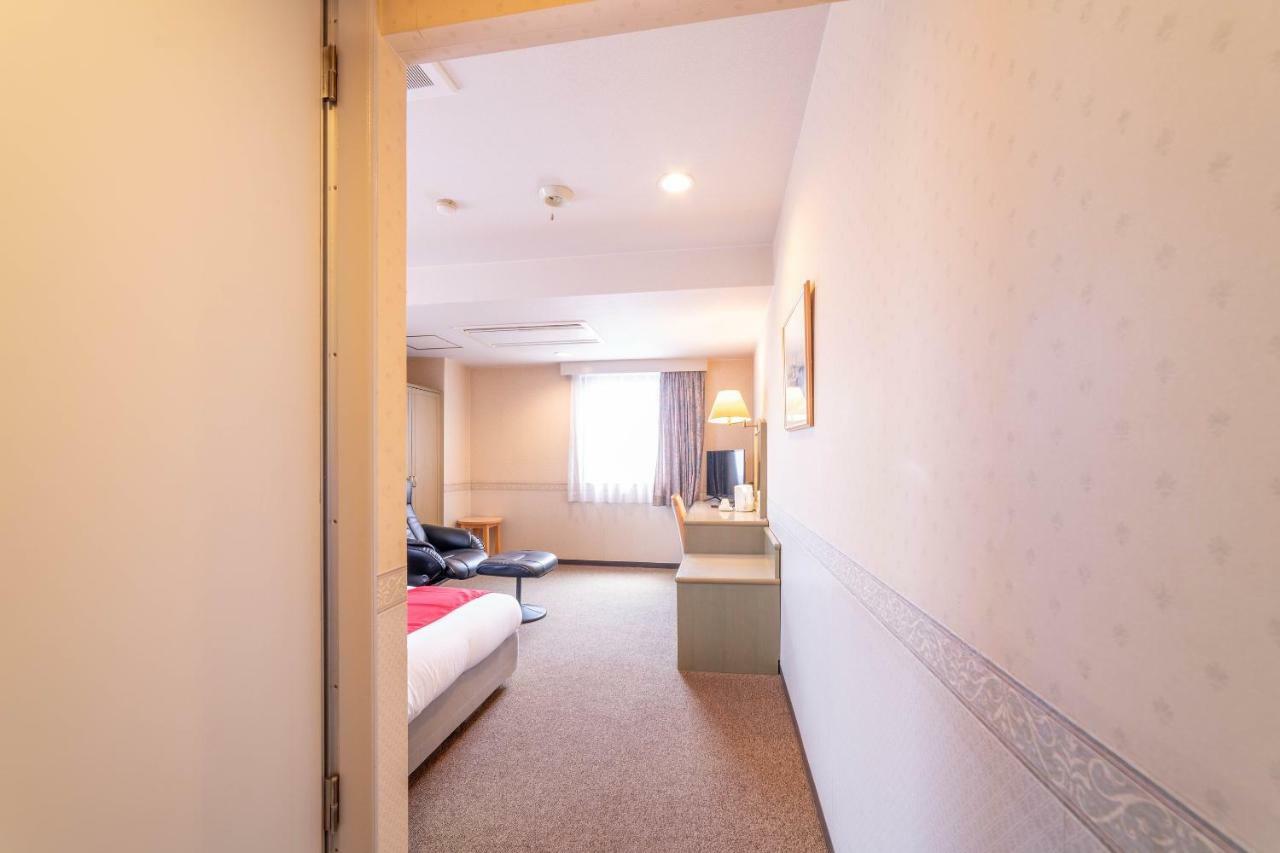 Oyo Business Hotel Nishiura Yokkaichi Exteriör bild